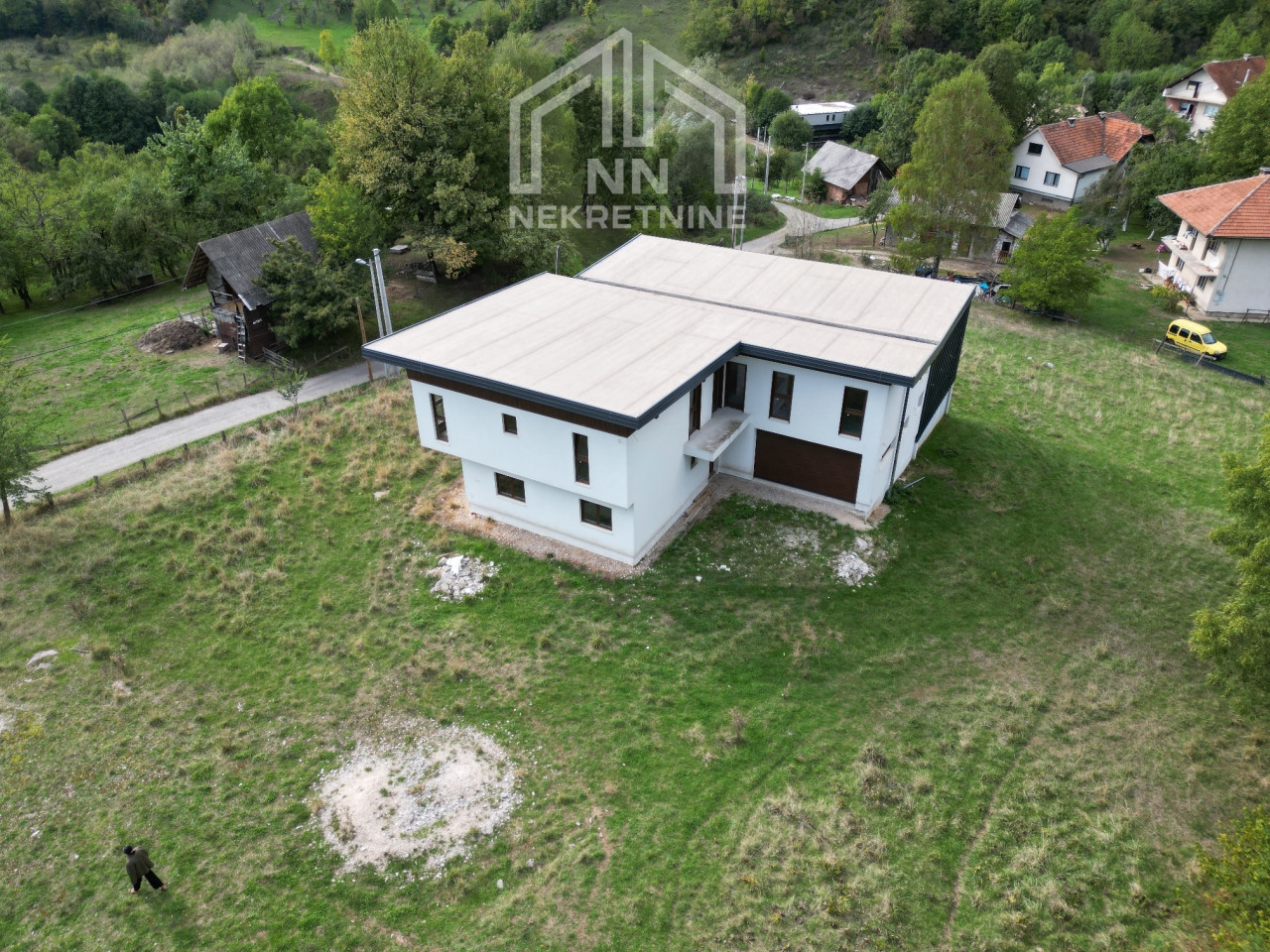 NN Nekretnine : Kuća sa bazenom - Nahorevo - Centar 3