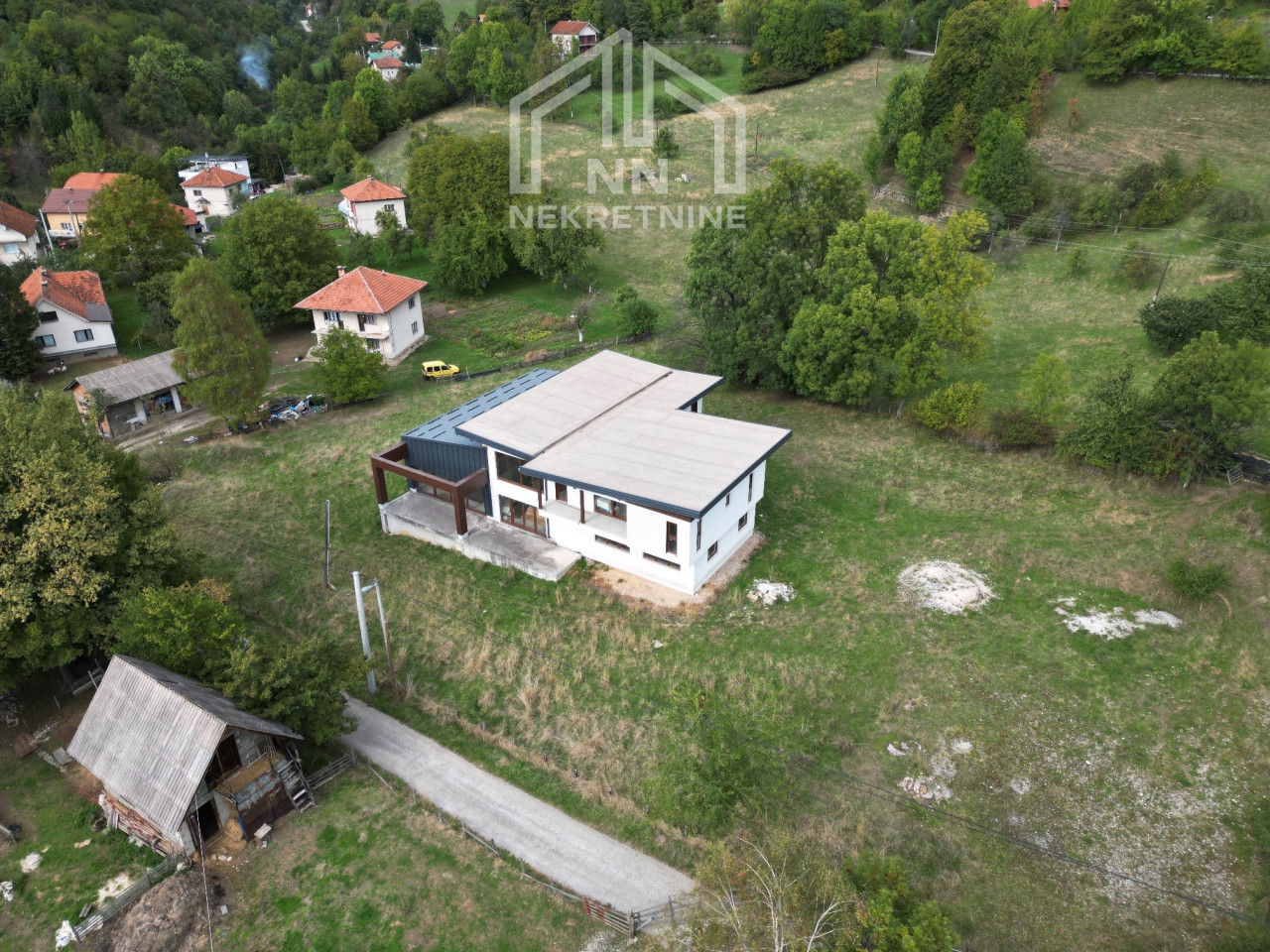 NN Nekretnine : Kuća sa bazenom - Nahorevo - Centar 6