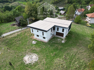 NN Nekretnine : Kuća sa bazenom - Nahorevo - Centar photo 3