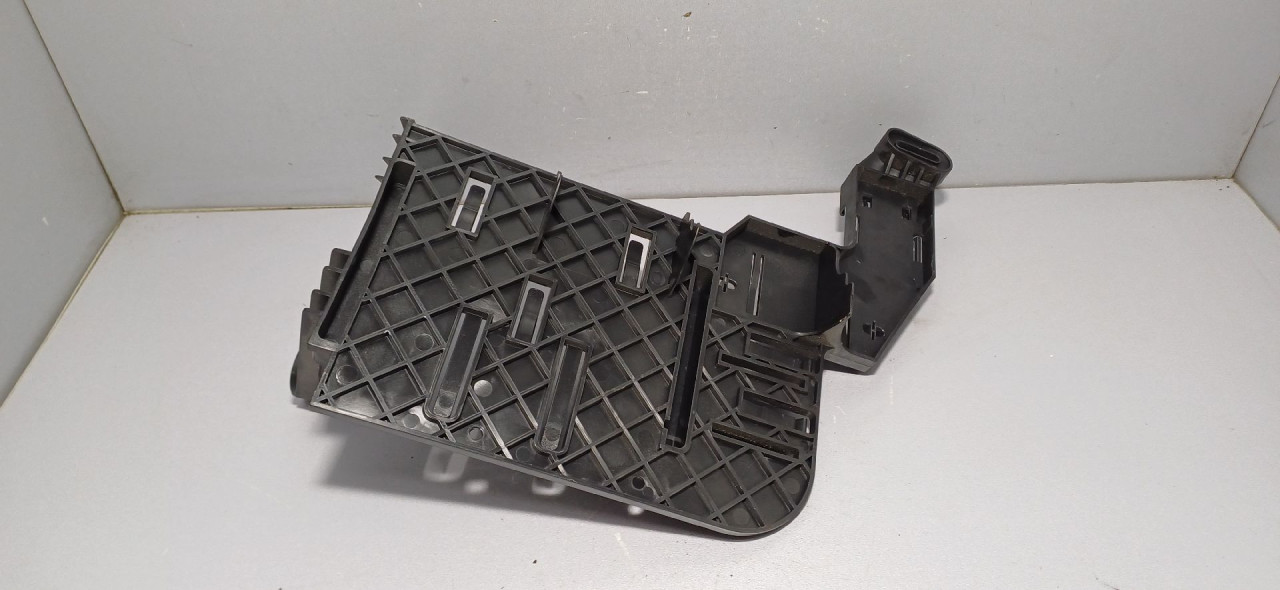 DIJELOVI NOSAC VW PASSAT B6 > 05-10 3C9971502D