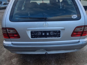 MERCEDES E W210 OKAŠ KUKA BRANIKA