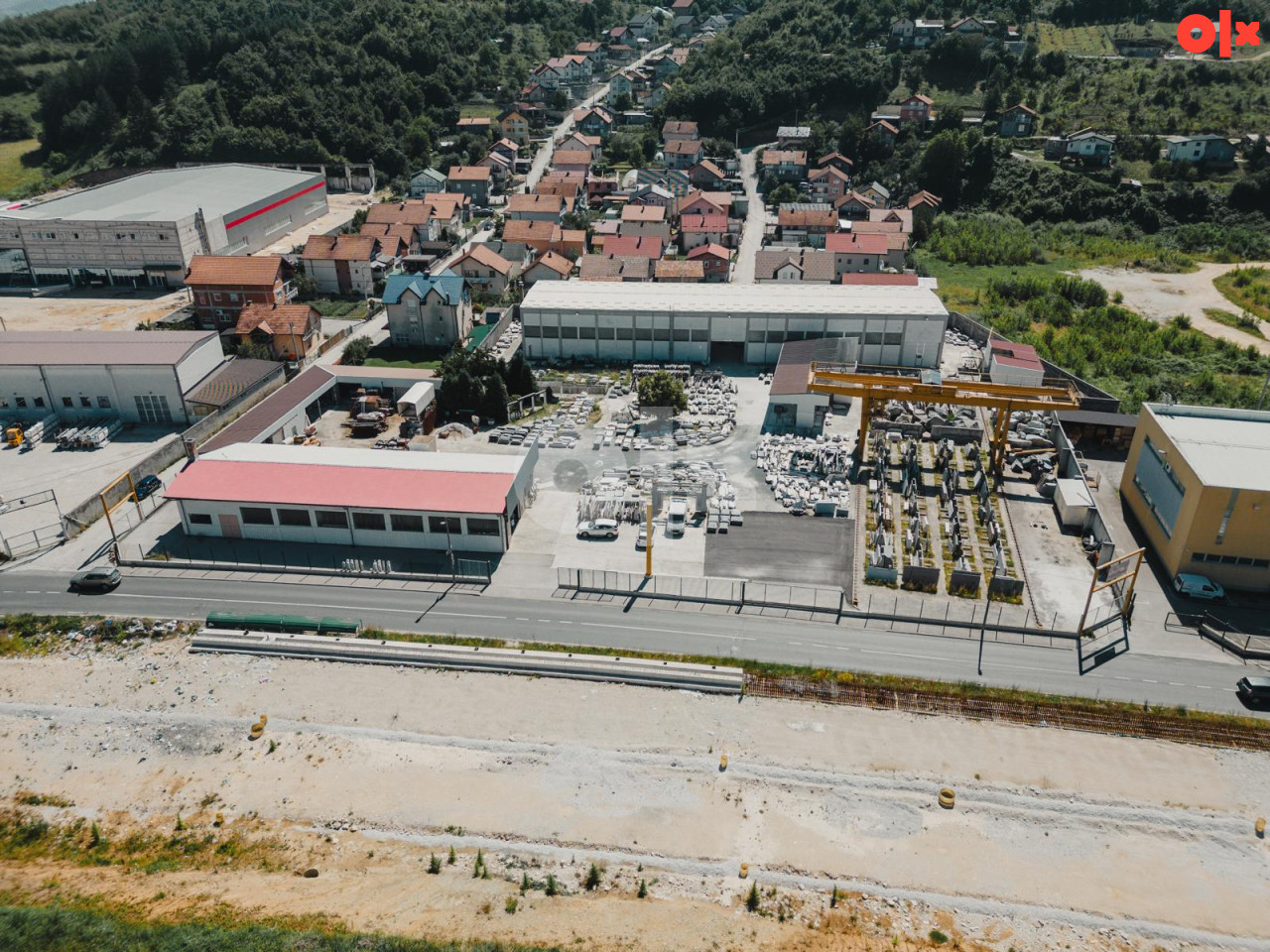 Hala 1100 m2 i zemljište 5202m2  Vlakovo 3