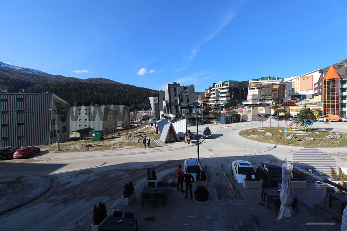 LOCUS: Trosoban apartman i garaža, Babin Do, Bjelašnica 17