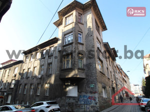 PROSTOR prodaje: Dvosoban stan sa tavanom, Centar