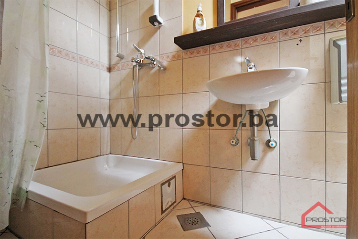 PROSTOR izdaje: Motel, 1000 m2, Faletići 9
