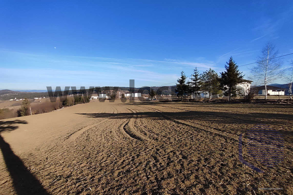 LOCUS prodaje: Zemljište površine 9.291m2, Nišići 7