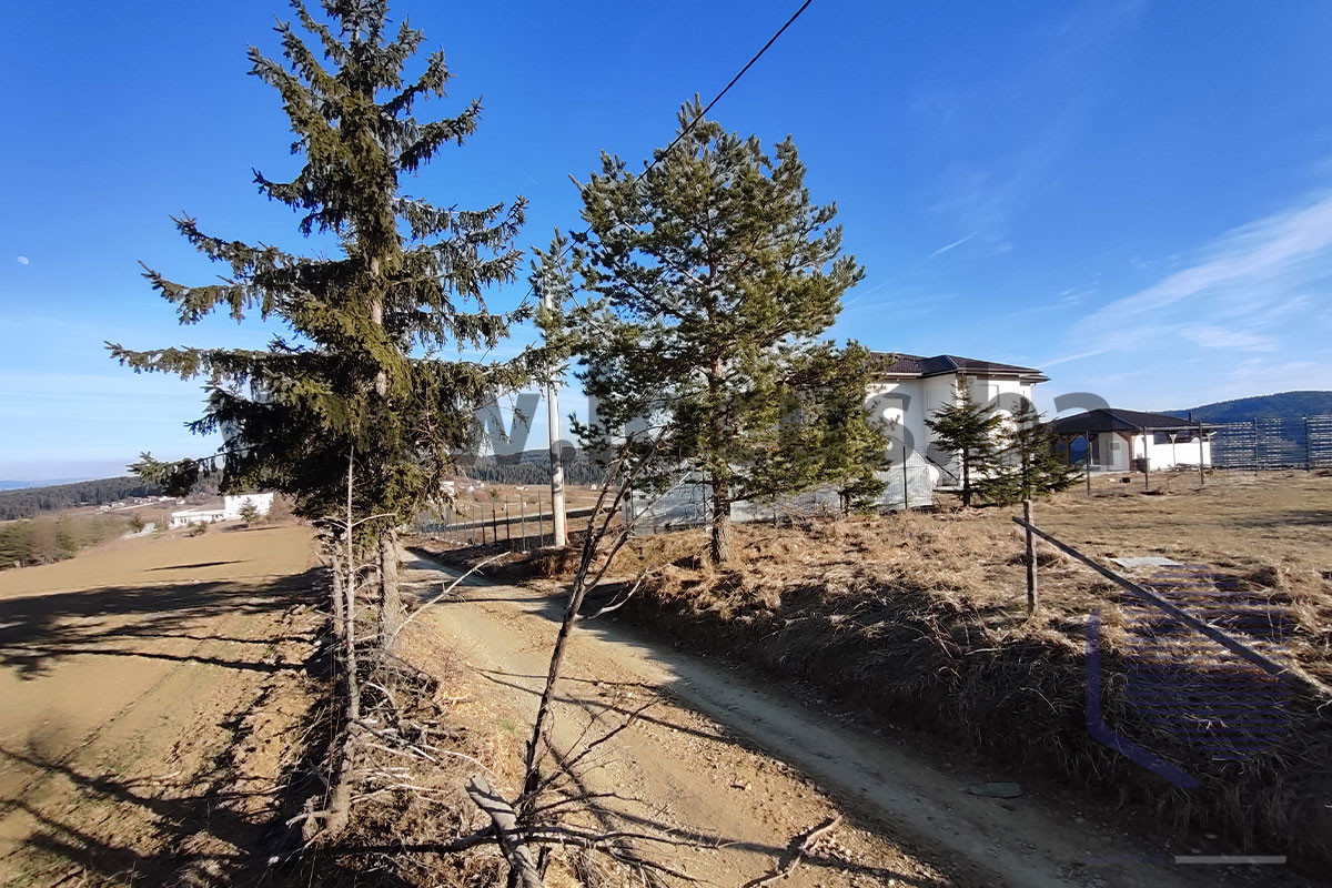 LOCUS prodaje: Zemljište površine 9.291m2, Nišići 10