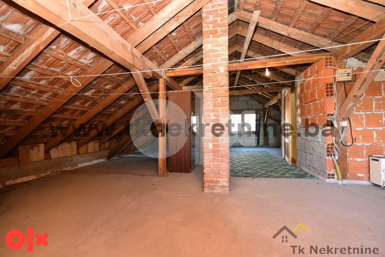 Stambeno poslovni objekat 300 m2, sa garažom, Kalesija