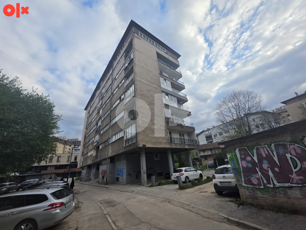 CAPITAL/ Trosoban stan Grbavica/ 85m2+13m2/ Zagrebačka/ 2.sprat 2