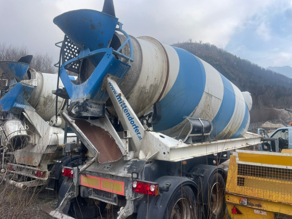 Poluprikolica Mixer