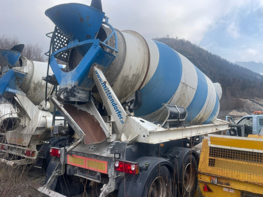 Poluprikolica Mixer
