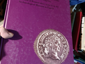 Kamenica srerni novac rimski (tavus)