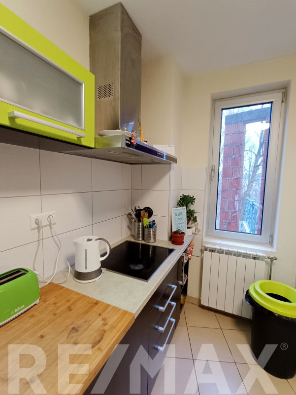 Neobična dvospratna kuća 300m2 u Srpcu kod Doma zdravlja 9