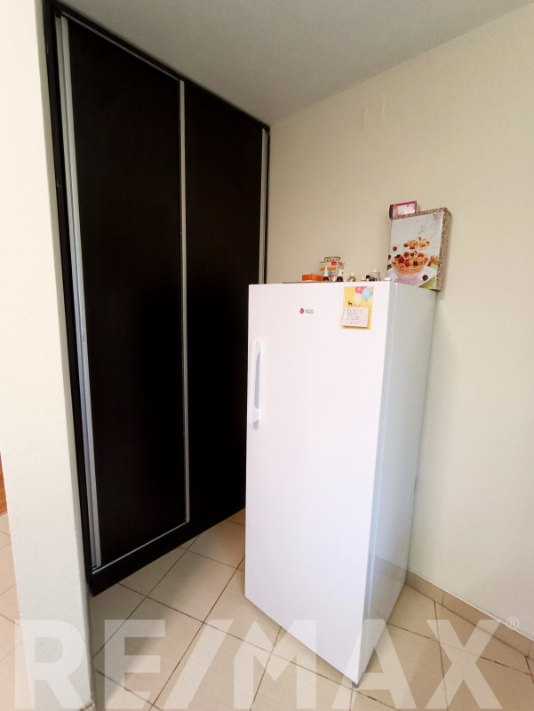 Neobična dvospratna kuća 300m2 u Srpcu kod Doma zdravlja 11