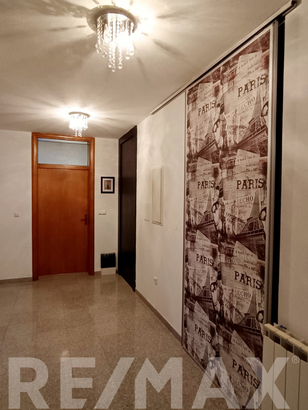 Neobična dvospratna kuća 300m2 u Srpcu kod Doma zdravlja 12