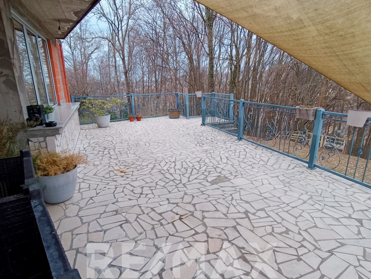 Neobična dvospratna kuća 300m2 u Srpcu kod Doma zdravlja 42