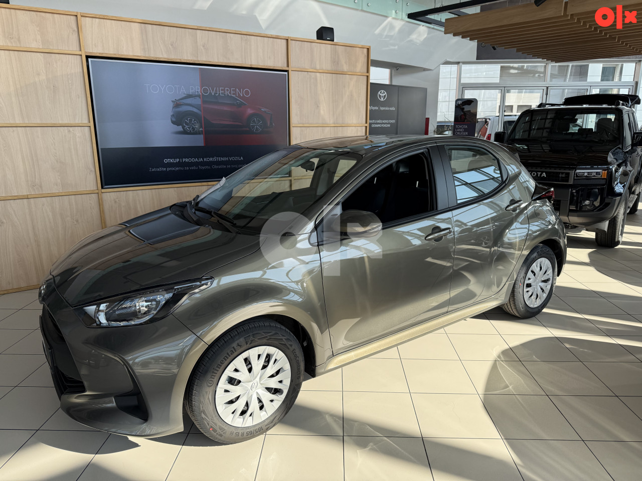 Toyota Yaris NA STANJU CRNA