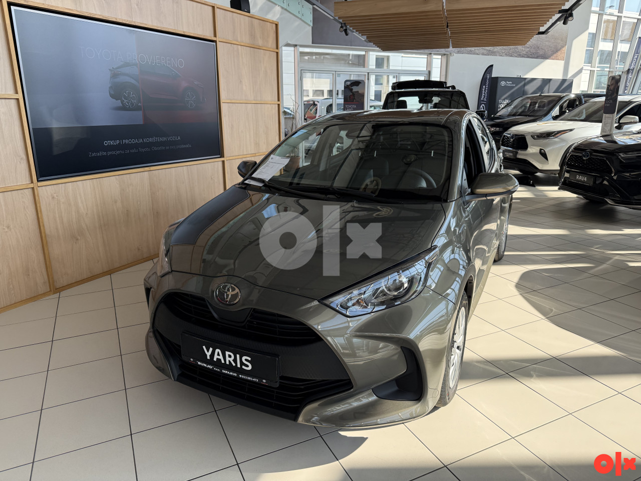 Toyota Yaris NA STANJU CRNA