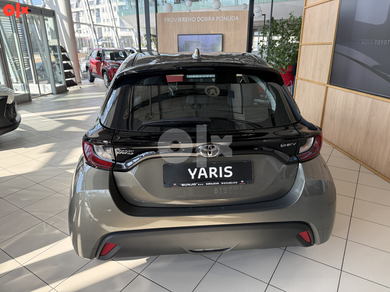 Toyota Yaris NA STANJU CRNA