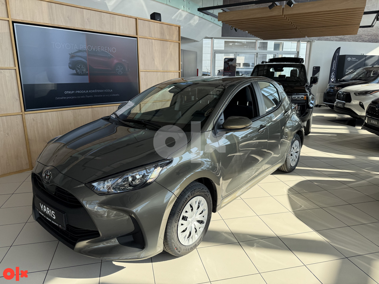 Toyota Yaris NA STANJU CRNA