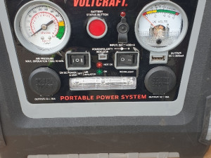 Auto starter VOLTCRAFT i punjac,kopresor i izlaz 220 volti