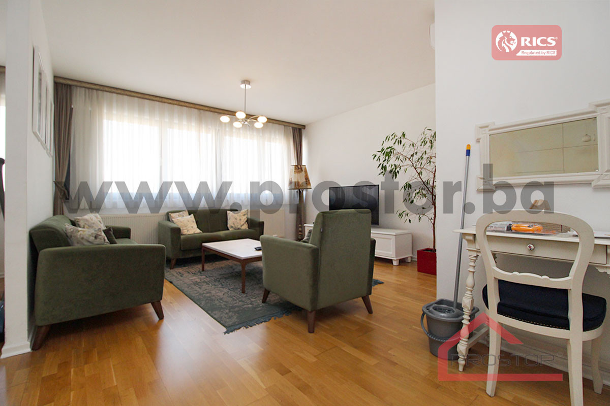 PROSTOR prodaje:Trosoban stan sa terasom od 80m2, Stari Grad 2