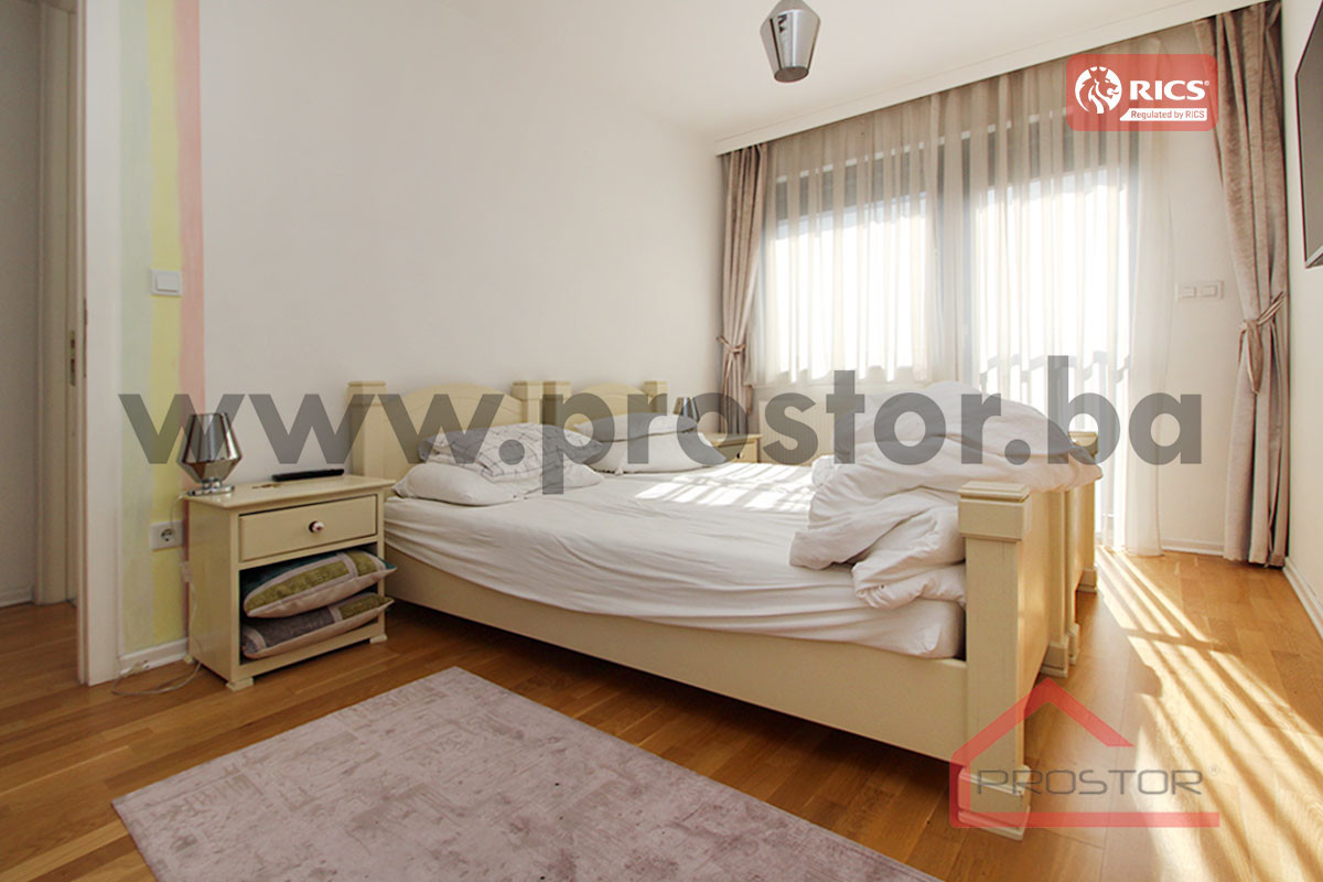 PROSTOR prodaje:Trosoban stan sa terasom od 80m2, Stari Grad 12