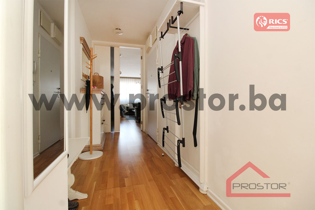 PROSTOR prodaje:Trosoban stan sa terasom od 80m2, Stari Grad 17
