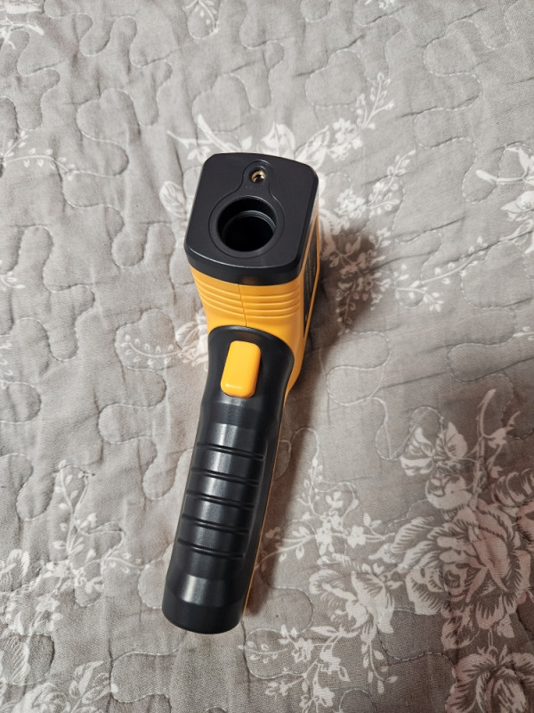 Termometar laserski digitalni mjerac temperature IC IR