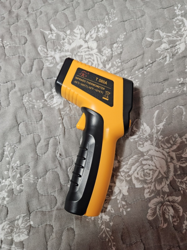 Termometar laserski digitalni mjerac temperature IC IR