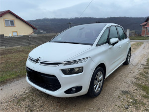 Prednja sajba staklo Citroen C4 Picasso 2015
