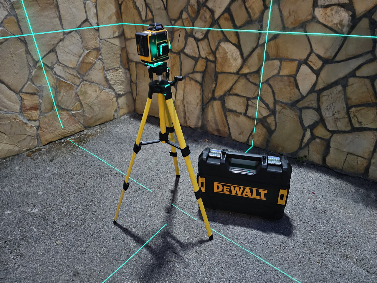 Nivelator Dewalt Sa Tronoscem Gradjevinski Laser Nivelin