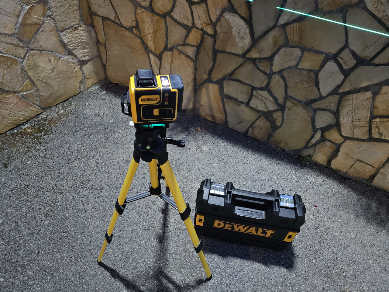 gradjevinski laser sa linijama dewalt nivelator laserski nivelin