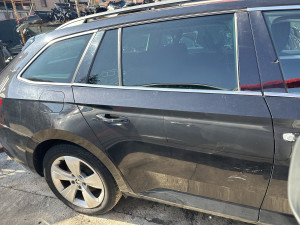 Vrata zadnja desna Škoda Superb 2016