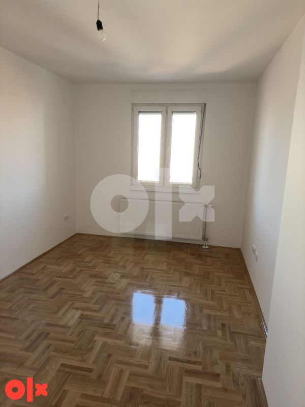Jednoiposoban  Stan Bijeljina 53 m2 2,3,4 sprat centar 8