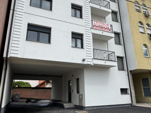 Jednoiposoban Stan Bijeljina 53 m2 2,3,4 sprat centar photo 1