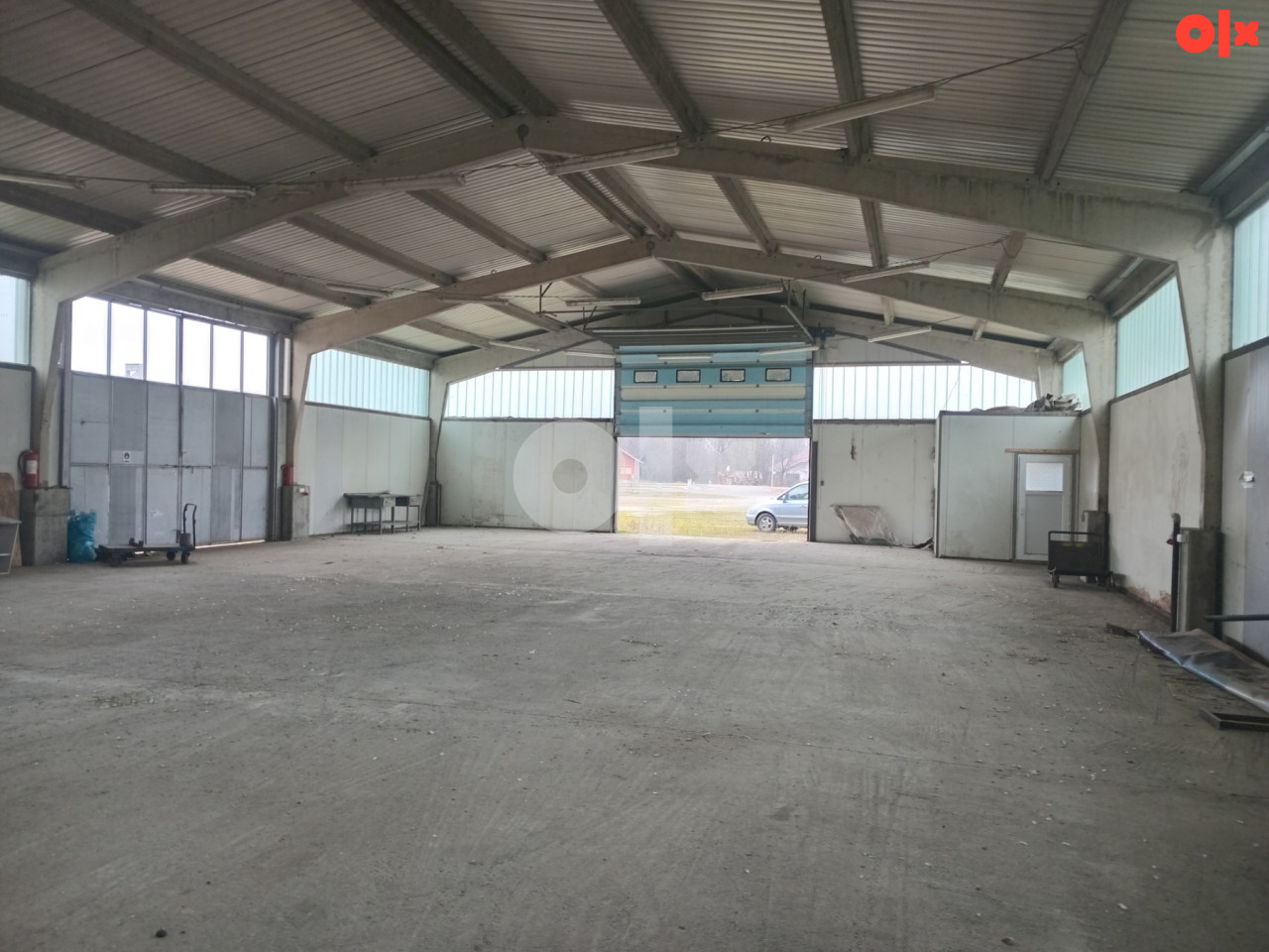PRODAJA-11000m2 zemljišta sa halom, silosima i infrastrukturom 3