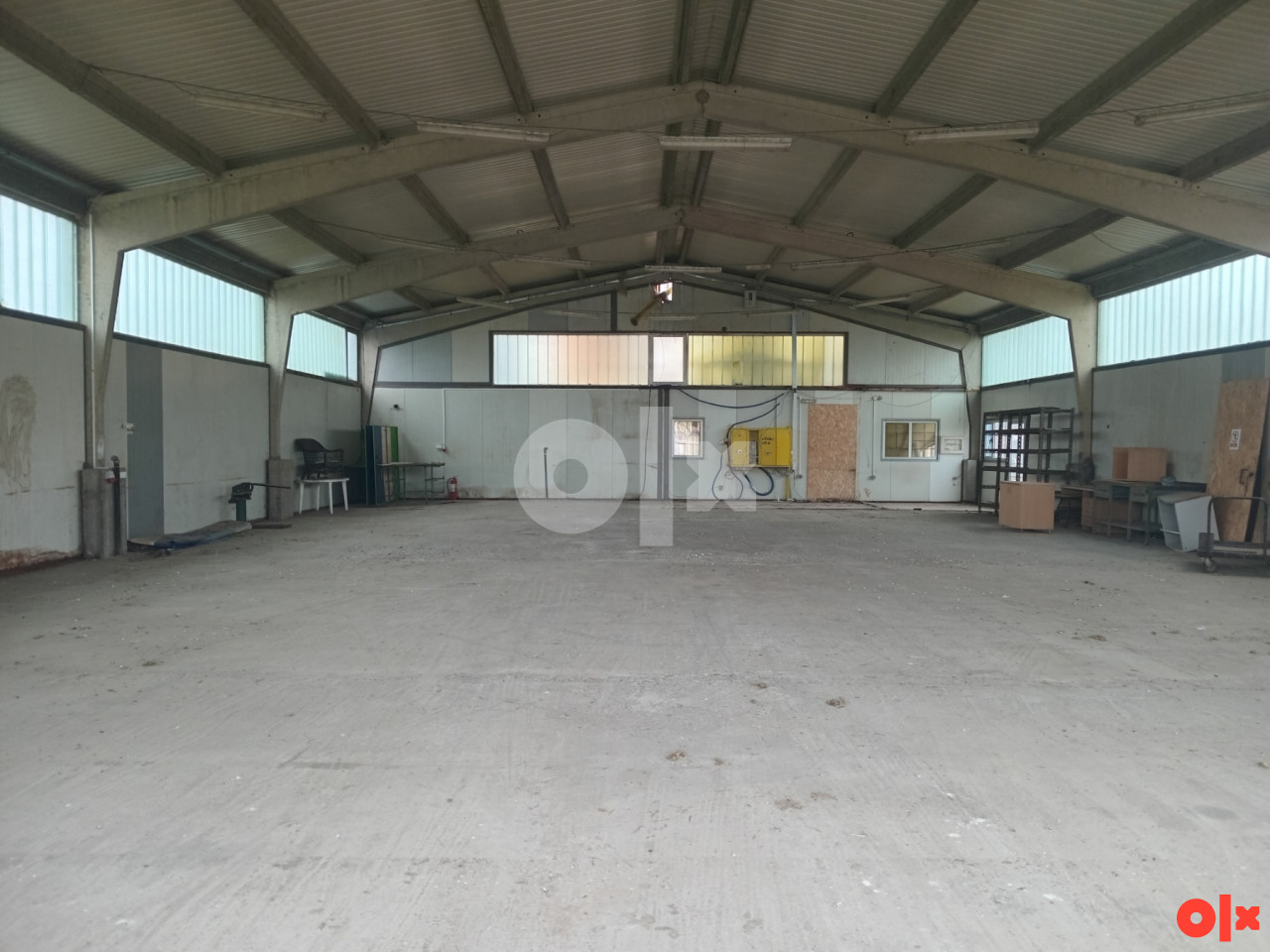 PRODAJA-11000m2 zemljišta sa halom, silosima i infrastrukturom 4
