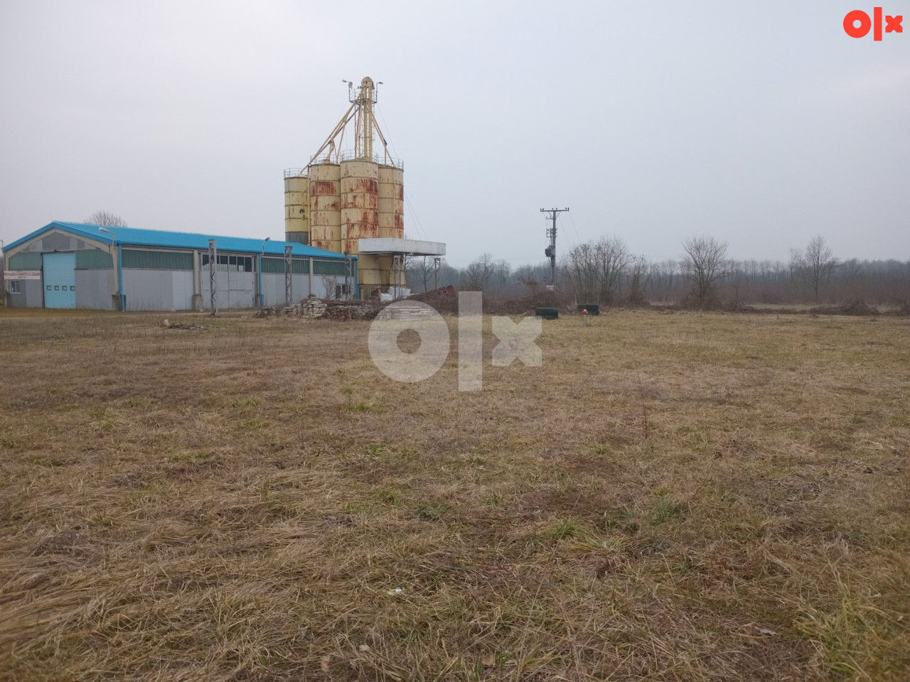 PRODAJA-11000m2 zemljišta sa halom, silosima i infrastrukturom 5