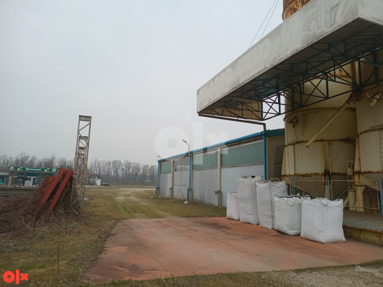 PRODAJA-11000m2 zemljišta sa halom, silosima i infrastrukturom 6