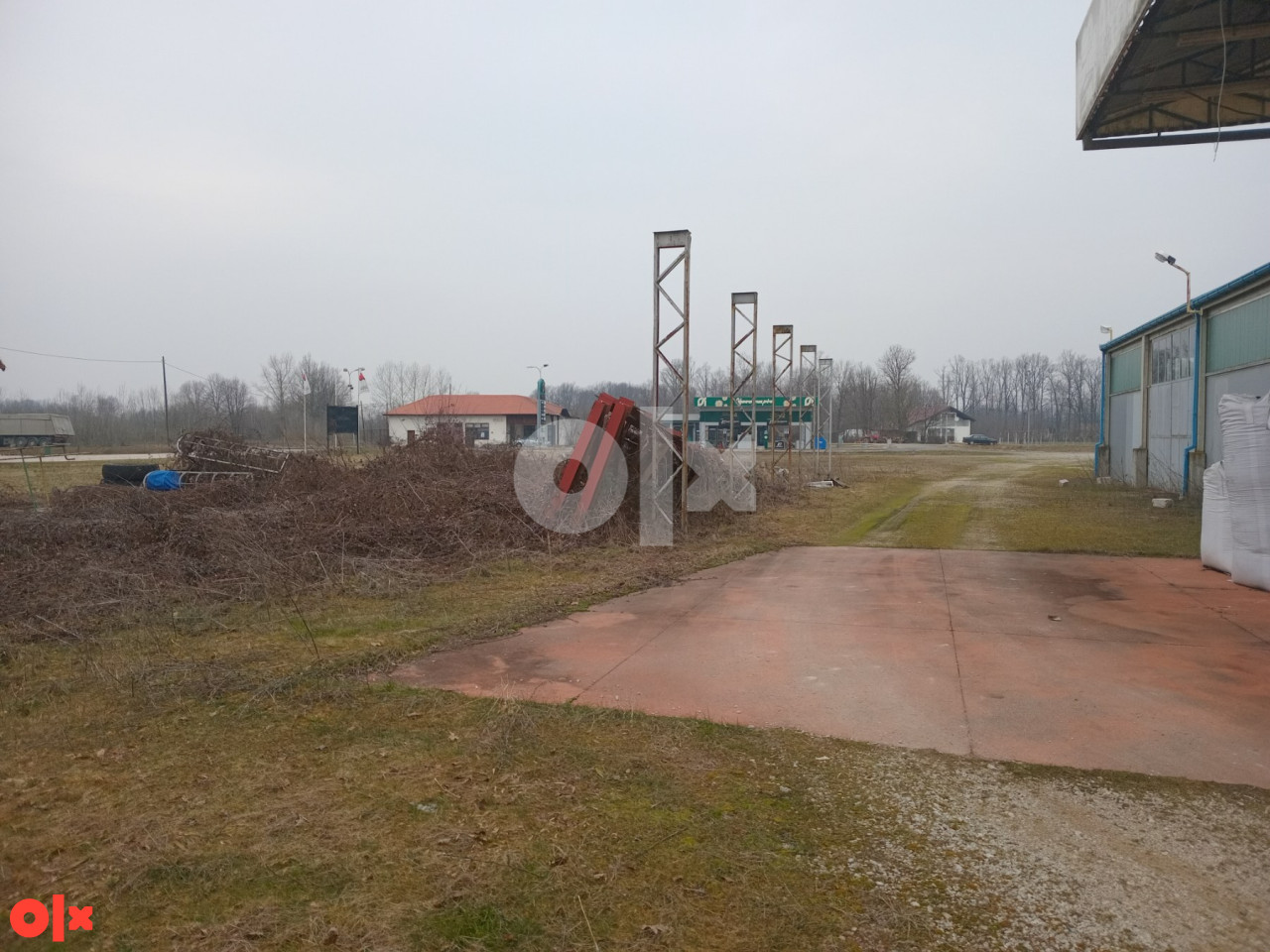 PRODAJA-11000m2 zemljišta sa halom, silosima i infrastrukturom 7