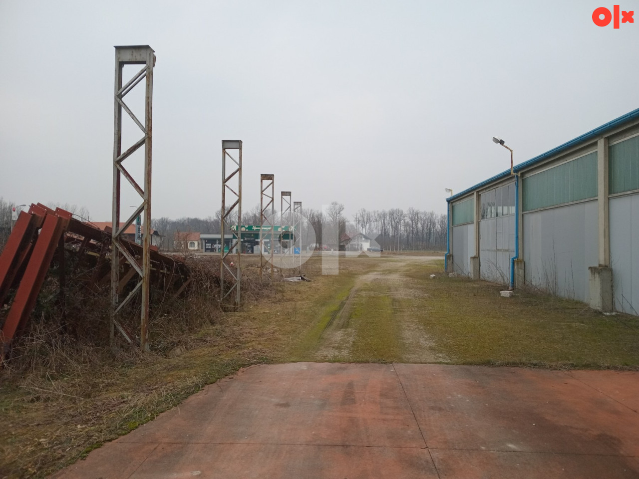 PRODAJA-11000m2 zemljišta sa halom, silosima i infrastrukturom 10