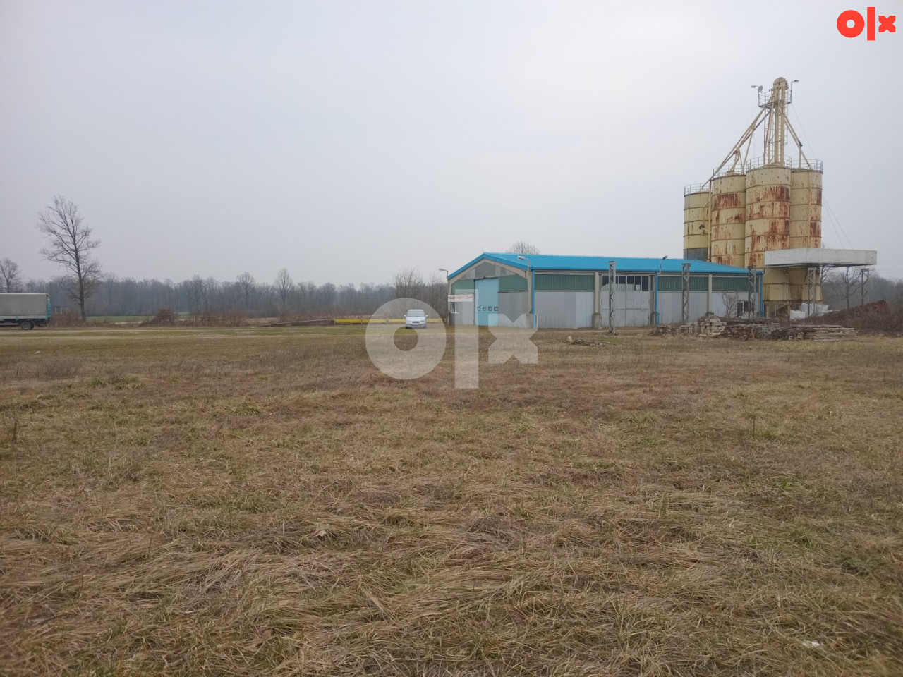 PRODAJA-11000m2 zemljišta sa halom, silosima i infrastrukturom 13