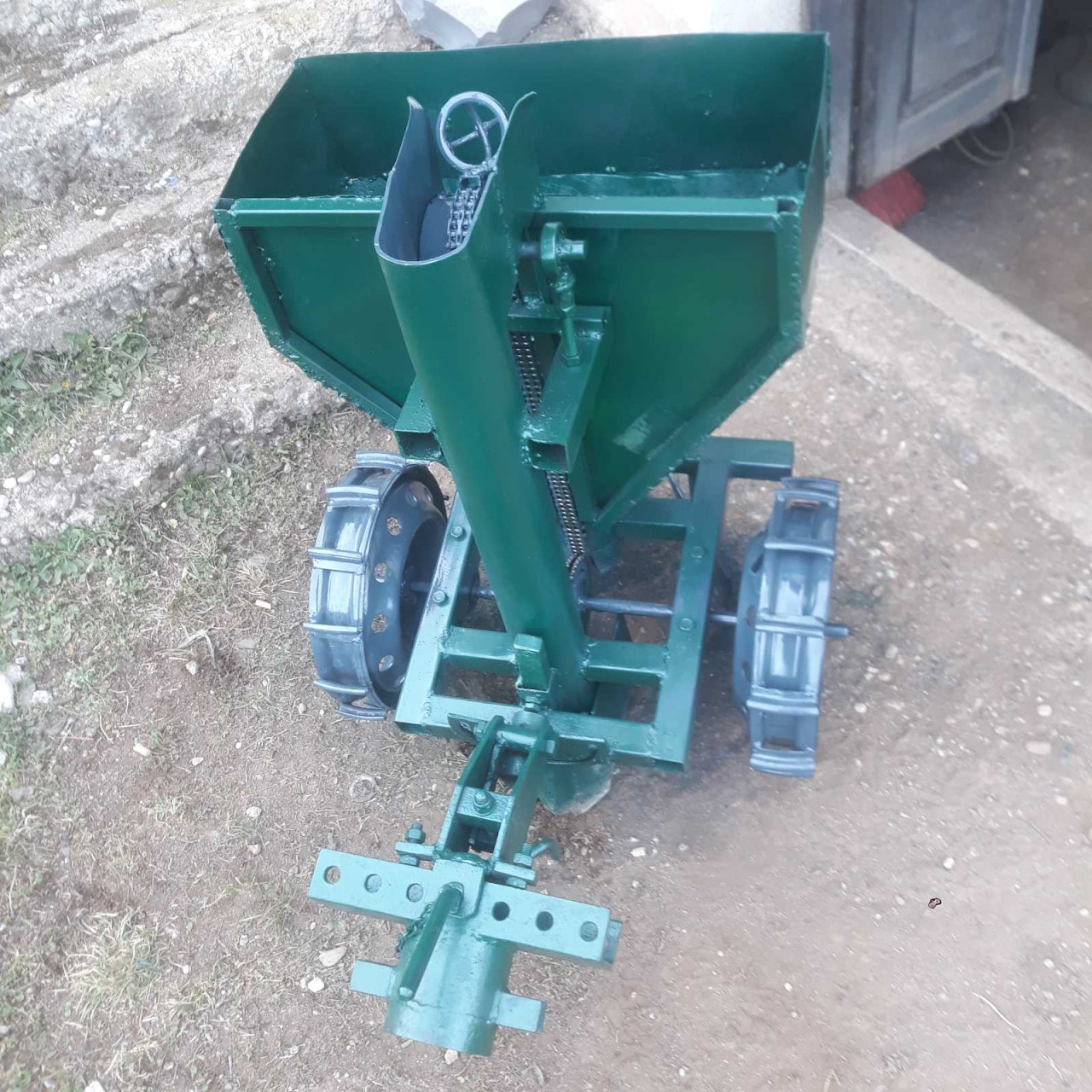 Sadilica za krompir na motokultivator labin progres