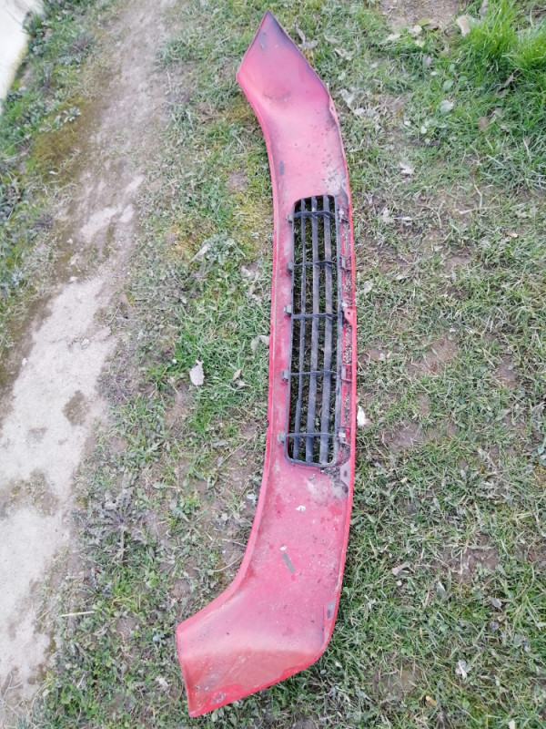 Peugeot 205 pezo spojler branika