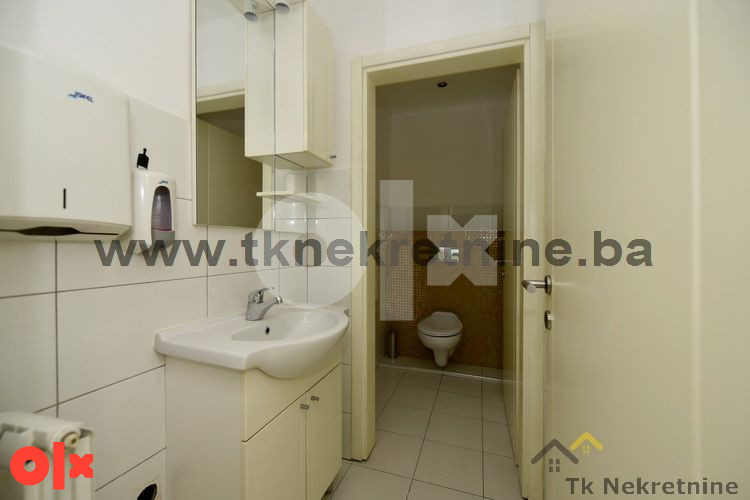 CENTAR - Poslovni prostor 214 m2, zgrada "Titanik" 17