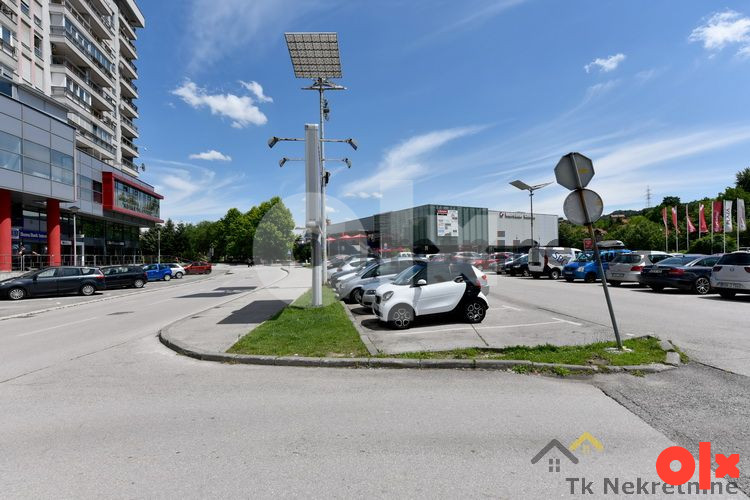 CENTAR - Poslovni prostor 214 m2, zgrada "Titanik" 20