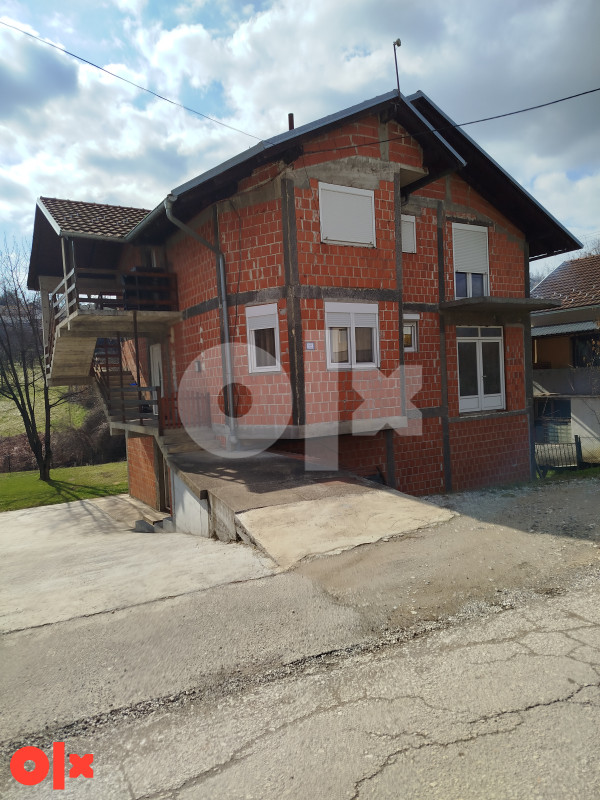 Prodaja kuce- BL-centar-1 sprat useljiv-2 u roh bau fazi)