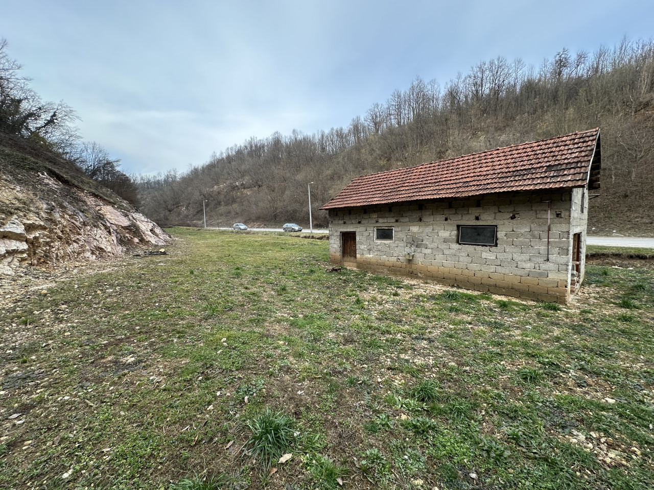 Zemljište pored magistralnog puta - 2531 m2 12