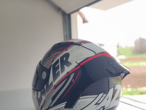 Lazer kaciga za motor